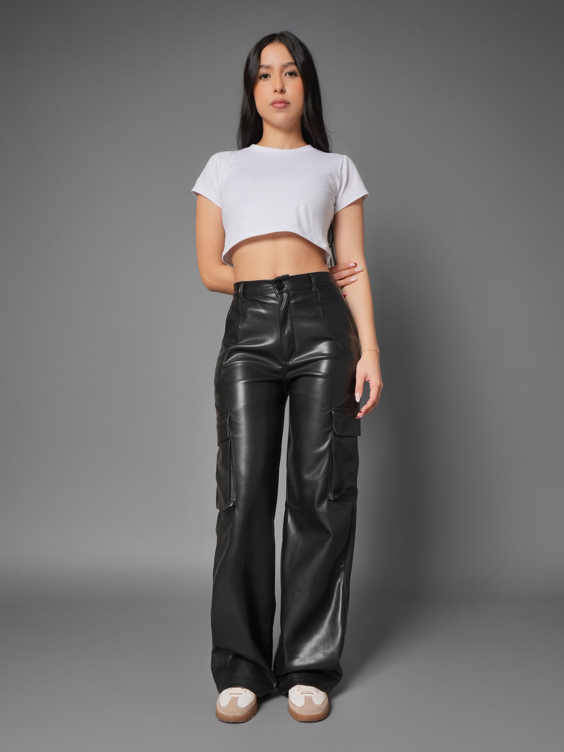 Pantalón Botarecta en Cuerina Licrada